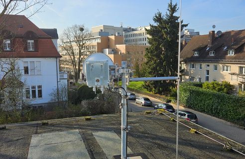 KRITIS-Richtfunk: Klinik-Vernetzung trotz Großbaustelle in Wiesbaden gesichert