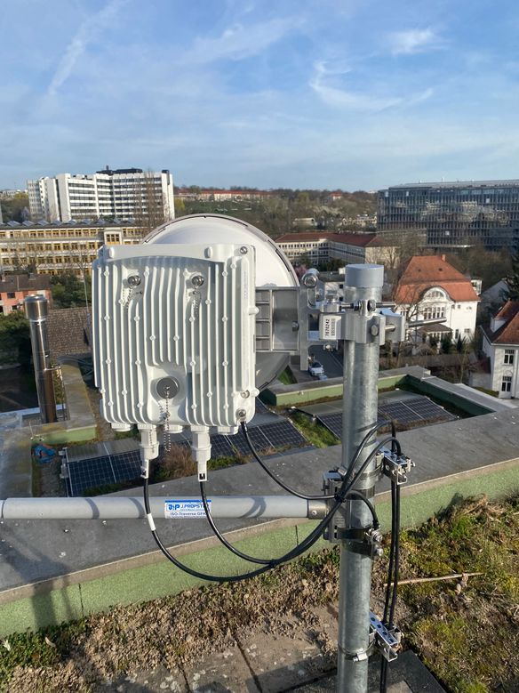 Richtfunk für eine neue Außenstelle am Krankehaus