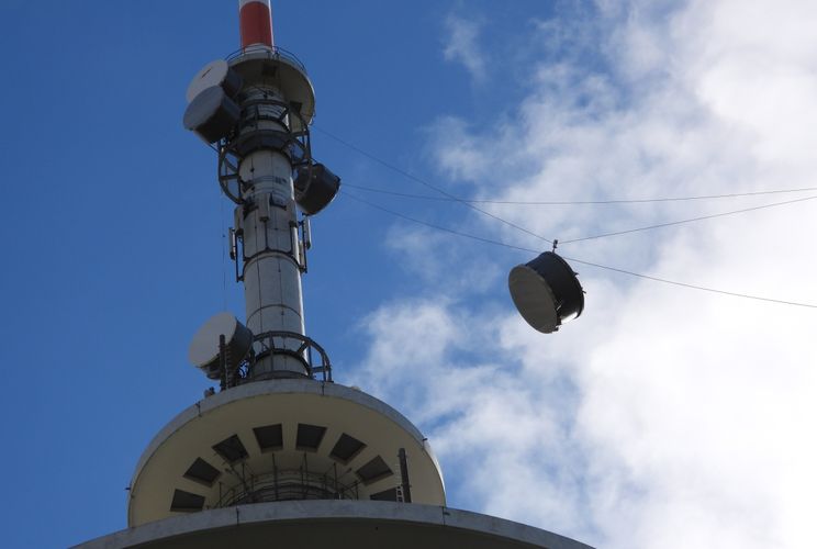 Kosten senken: Wie neue Richtfunktechnik 2,4m Antennen überflüssig macht