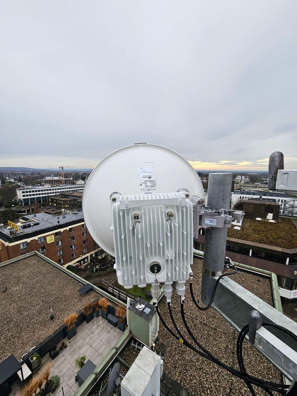 Richtfunk Full-Outdoor Unit Aviat WTM-4100 - Blickrichtung Bonn