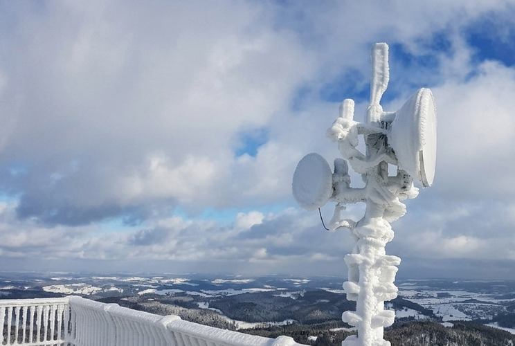 Hochalpine Vernetzung am Bollerberg – 18 GHz Richtfunk im Härtetest