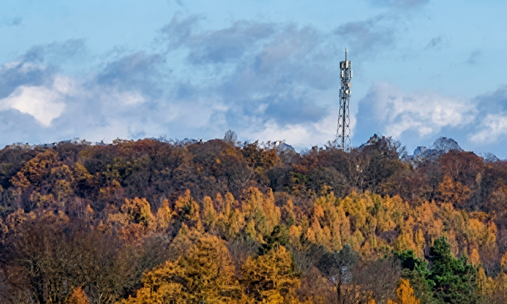 Präzision in schwindelerregender Höhe: Installation der 10 GBit/s Multiband-Technik für die Standorte Dohma und Berggießhübel.