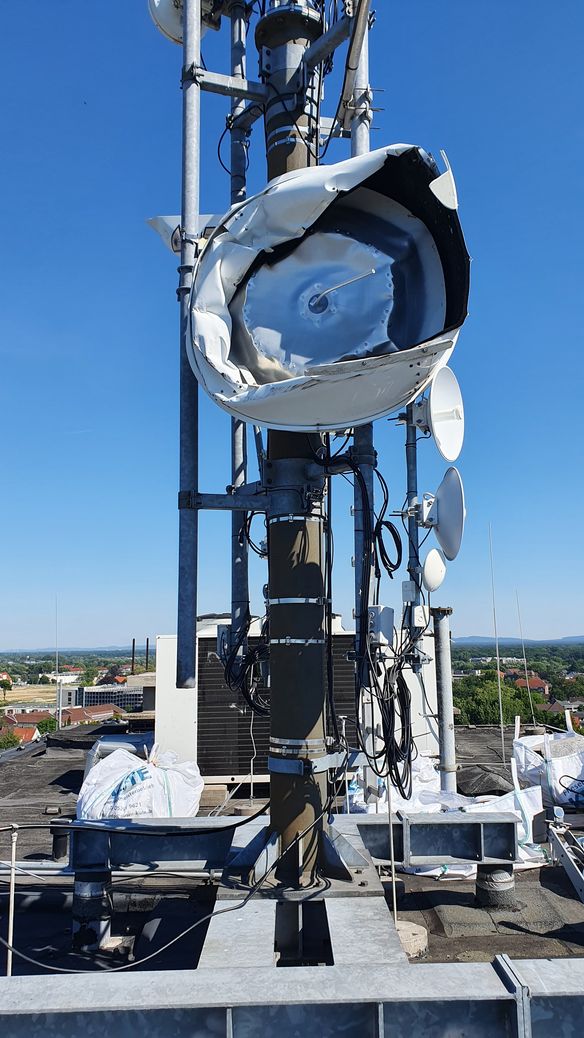 durch einen Tornado zerstörte Antenne