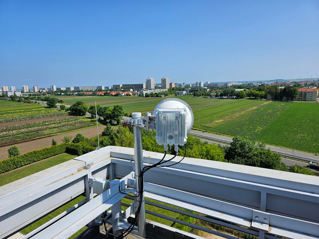 Ob datenintensive Cloud-Replikation oder ausfallsicheres Backup: Wir bringen Gigabit-Business-Internet per Richtfunk an Ihren Standort – unbürokratisch und schlüsselfertig.
