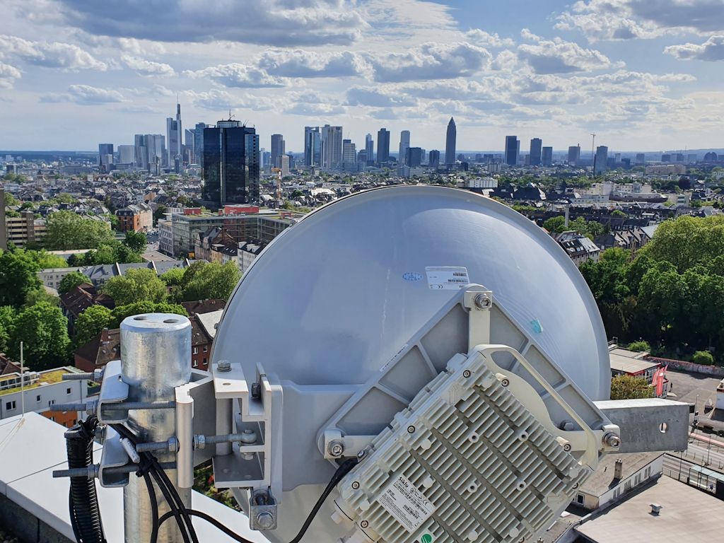 Netzausbau in Hessen: TWS installiert lizensierte Richtfunk-Infrastrukturen auf industriellen Gebäuden und Standorten.