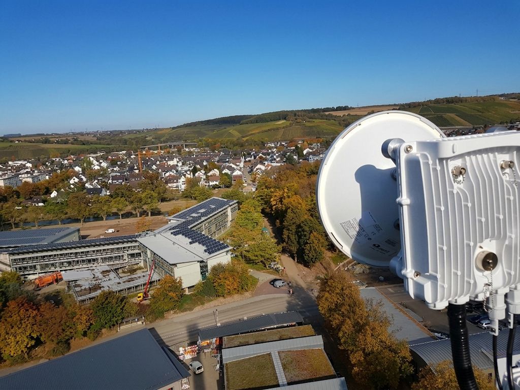Richtfunk in Rheinland-Pfalz: TWS installiert lizensierte Richtfunk-Infrastrukturen auf industriellen Gebäuden und Standorten.