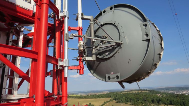 Low Latency 1,8m Antenne, 120m Höhe.