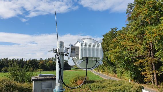 Richtfunklink im Wald.
