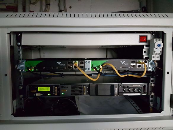 Aviat CTR8300 im 19Zoll Rack