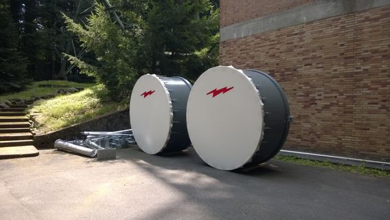 1.8m Richtfunk Antennen bereit zur Turmmontage