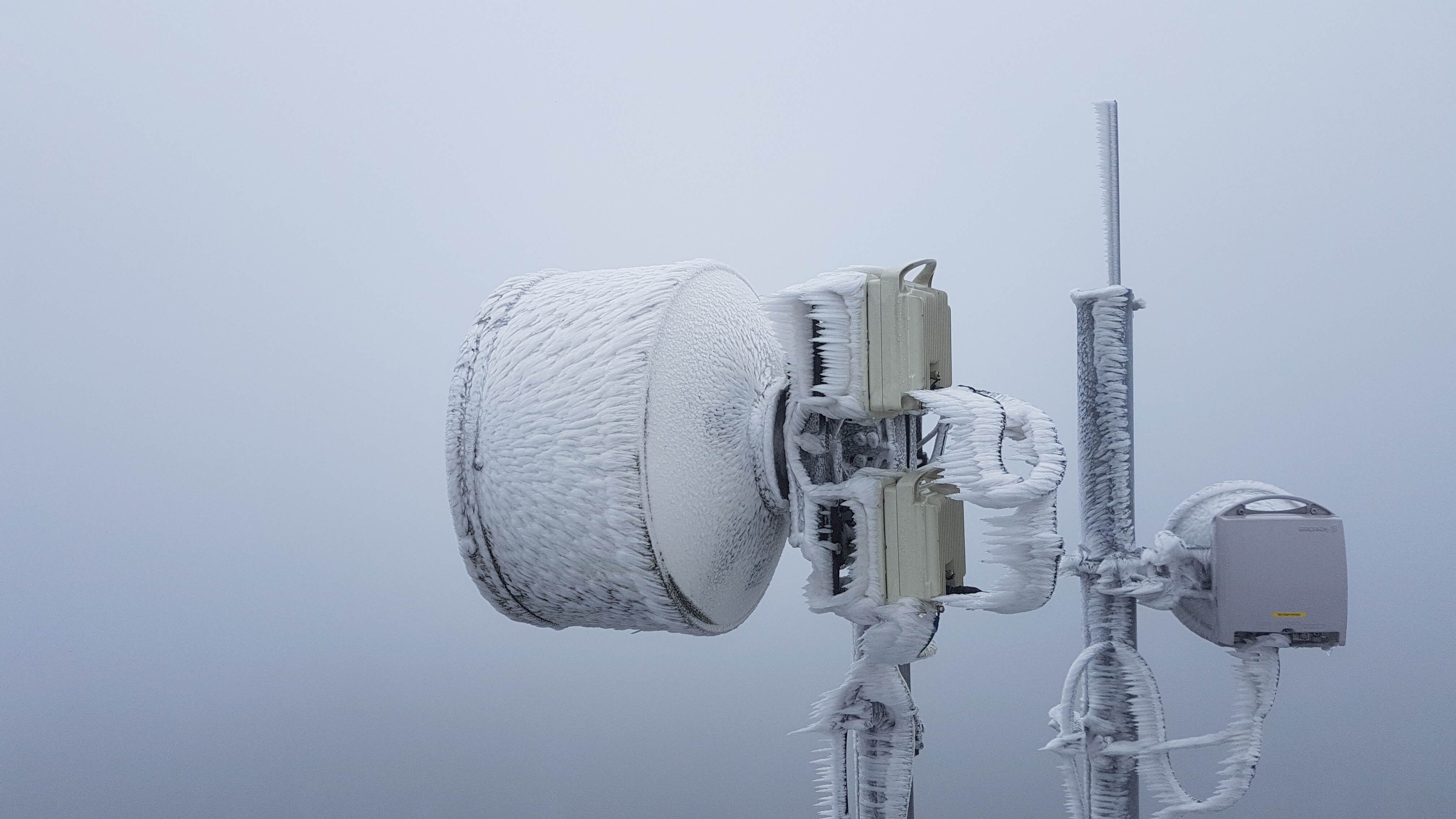 Ceragon Richtfunkinstallation am Mast