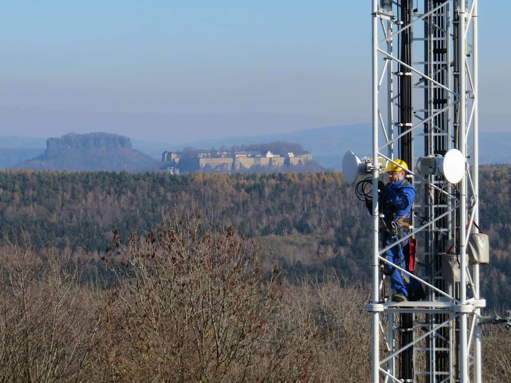 Glasfaser, Richtfunk oder Hybrid-Lösung: Wir liefern Ihnen das Gigabit-Internet, das Ihr Unternehmen wirklich braucht - schlüsselfertig und an jedem Standort.