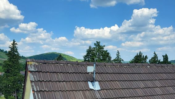 Richtfunkinstallation auf einem Flachdach