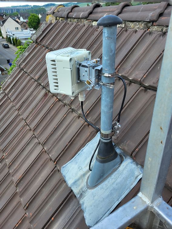 Siklu by Ceragon EH-600TX Dachmontage