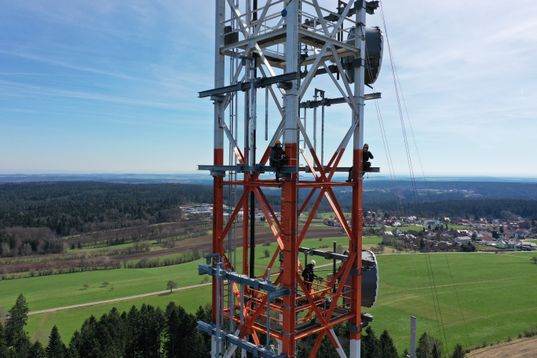 Stahlbau am Funkmast in 110m Höhe.
