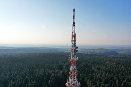 Masteinfassung und Trägeraufstockung