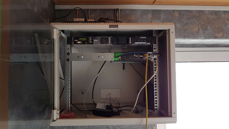 Aviat CTR- 8312 - Installationsbeispiel