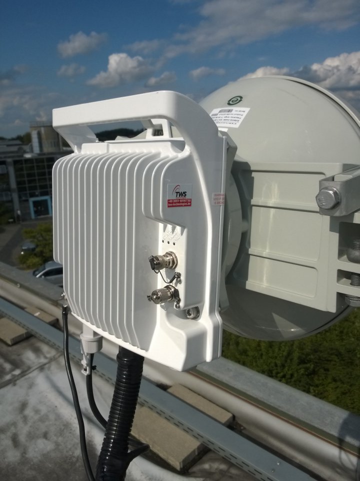 Ceragon Fibeair IP-20S - Flachdachmontage
