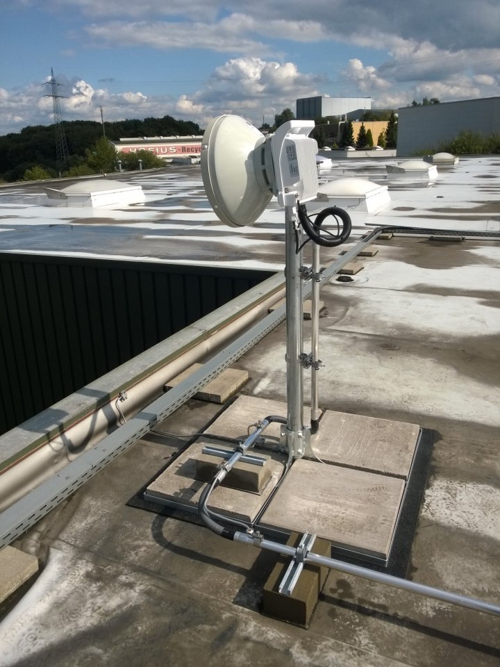 Ceragon Fibeair IP-20S - Flachdachmontage